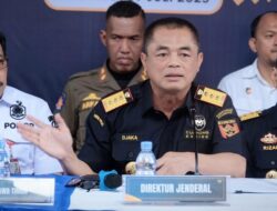 “Lagi! Bea Cukai-Lantamal XII Ungkap Penyelundupan Pakaian Bekas di Kalbar, Merekapun Terancam!”, Leverage: “Lagi! Bea Cukai-Lantamal XII Bongkar Penyelundupan Pakaian Bekas di Kalbar”, Daya tarik: “Menyebutkan merek yang terancam menarik perhatian pembaca karena melibatkan dampak langsung pada bisnis.”
