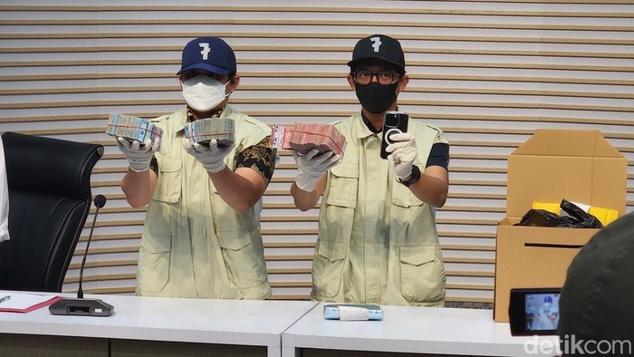 KPK Sita Barang Bukti Duit Rp 200 Juta, Bupati Koltim Capit dalam OTT yang Guncangkan Pemerintahan Lokal
