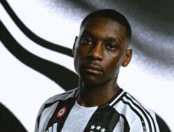 Newcastle Juga Bidik Kolo Muani, Apakah Ini Pertanda Kebangkitan Baru?