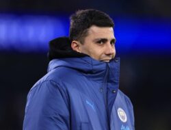 **Rodri Masih Harus Menepi, Belum Bisa Bela Man City Sepanjang Bulan Ini**