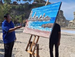 SBY Membuat Seni dengan Finger Painting, Abadikan Keindahan Pantai Pacitan!
