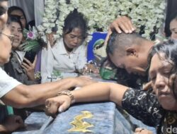 Tangis Ortu Jelang Pemakaman Prada Lucky: “Kami Tak Sanggup”