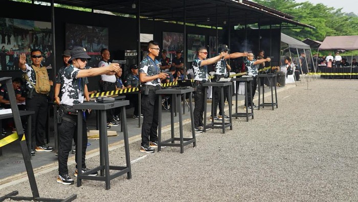 **Brimob Polda Metro Beraksi, Lomba Menembak Seru Sambut Kemerdekaan RI ke-80**