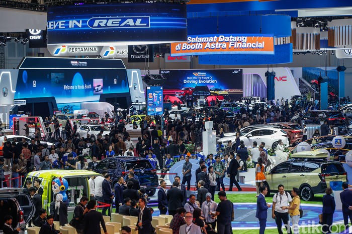 **GIIAS 2025: Mobil Listrik Termurah Indonesia, Namun Transaksi Jual-Beli Menyusut**