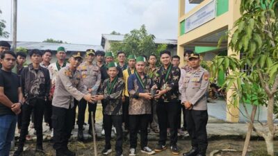 “Wujudkan Keadilan Ekologis, Mahasiswa HMI-Polisi Turun Tanam Pohon di Dumai: Solusi Nyata untuk Masa Depan!”