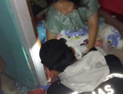 **Warga Bogor Terjebak Banjir, Digigit Ular saat Evakuasi Dilakukan Polisi**