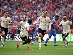 **Liverpool Menyapu Bersih Babak Pertama Community Shield, Ekitike dan Frimpong Berkontribusi**