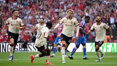 **Liverpool Menyapu Bersih Babak Pertama Community Shield, Ekitike dan Frimpong Berkontribusi**