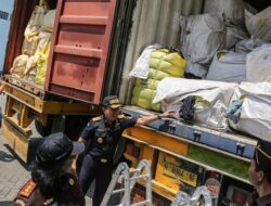 Bea Cukai Gagalkan Penyelundupan Pakaian Bekas di Tanjung Priok, 7 Kontainer Diamankan