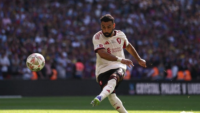 Duh, Penalti Salah Melambung Lagi! Liverpool Gagal Rebut Community Shield