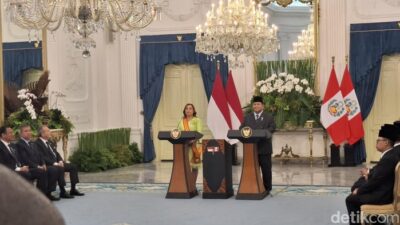 “Prabowo Anugerahi Bintang RI Adipurna, Tanda Kehormatan untuk Presiden Peru Dina Boluarte”