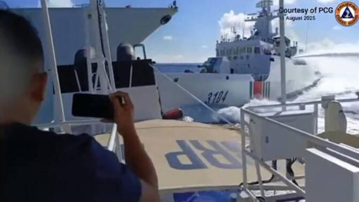 2 Kapal China Tabrakan Saat Kejar Kapal Filipina di Laut China Selatan: Konfrontasi Berbahaya