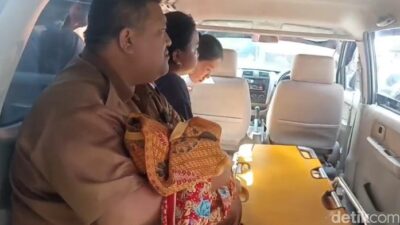 **Tragedi Mengerikan: Balita di Ngawi Tewas Terlindas Mobil Orang Tuanya Saat Parkir di Halaman Rumah**