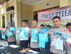 **4 Pengedar Narkoba di Pandeglang Dibekuk, Polisi Sita Uang Ratusan Juta dan Tembakau Sintetis**