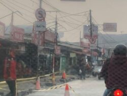 Macet Melanda! Lalin Depan Terminal Kalideres Arah Cengkareng Terhambat Perbaikan Jalan