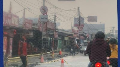 Macet Melanda! Lalin Depan Terminal Kalideres Arah Cengkareng Terhambat Perbaikan Jalan