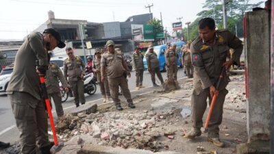 Satpol PP Bogor Tertibkan 52 Lapak PKL Liar di Cibinong, Wujudkan Kota yang Lebih Baik