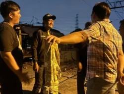 **Viral Remaja Tawuran Bawa Sajam di Pinggir Rel Bonpis Tanjung Priok: Dua Kelompok Saat Tawuran Berdarah**
