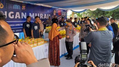 Kapolri Listyo Sigit Prabowo Cek Gerakan Pangan Murah Banten, Warga Bersorak Syukur
