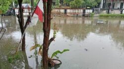 Banjir Menerjang Bekasi Akibat Hujan Angin, Warga Terancam