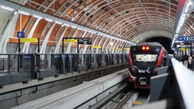 “Rute Transit LRT Jabodebek Lanjut Naik Whoosh ke Bandung: Solusi Transportasi yang Membuat Warga Heboh!”