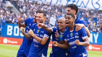 Persib Bandung Tanpa Jersey Baru di Laga melawan Manilla Digger