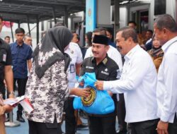 Menteri Imipas Turun Tangan, Sembako untuk Warga Banjir Cikarang!