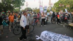 Massa Demo Desak Bupati Pati Mundur, Ada Keranda Mayat-Truk Tronton, Protes Ganas Mewarnai Hari Ini