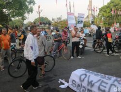 Massa Demo Desak Bupati Pati Mundur, Ada Keranda Mayat-Truk Tronton, Protes Ganas Mewarnai Hari Ini
