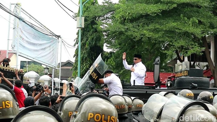 Didesak Mundur, Bupati Pati Sampaikan Maaf di Depan Demonstran