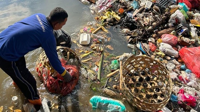 **Denpasar Diliputi Sampah, Sungai Terancam Setelah TPA Suwung Hanya Terima Residu**