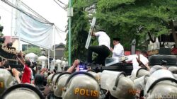 Bupati Pati Terancam saat Bicara di Depan Massa, Sontak Dilempari Botol!