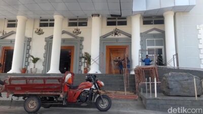 Plafon Gedung KPT Brebes Viral, Hujan Jebol Keamanan Publik!