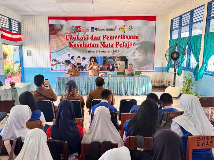PTFI Berikan Pemeriksaan Mata Gratis untuk 1.043 Siswa SMP di Nabire, Ini Dampaknya!