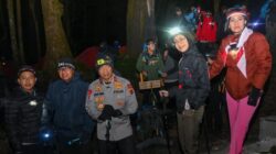 Polda Jabar Pamer Soliditas di Puncak Ciremai jelang HUT RI, Bendera Merah Putih Kibarkan Tinggi!