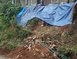 **12 Rumah di Nanggung Bogor Rusak Diterjang Angin Kencang dan Longsor**