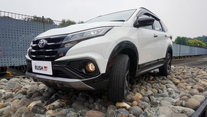 Awas Salah! Ini Jenis BBM yang Tepat untuk Toyota Rush dan Performanya