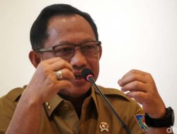 Mendagri Tegur Bupati Pati Terkait Kenaikan PBB 250% Berujung Aksi Massa – Alternatif 1