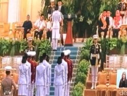 “Formasi Baru Paskibraka HUT RI saat Gladi Bersih Penurunan Bendera di Istana: Rehat atau Revolusi Tradisi?”