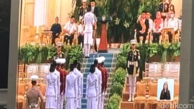 “Formasi Baru Paskibraka HUT RI saat Gladi Bersih Penurunan Bendera di Istana: Rehat atau Revolusi Tradisi?”