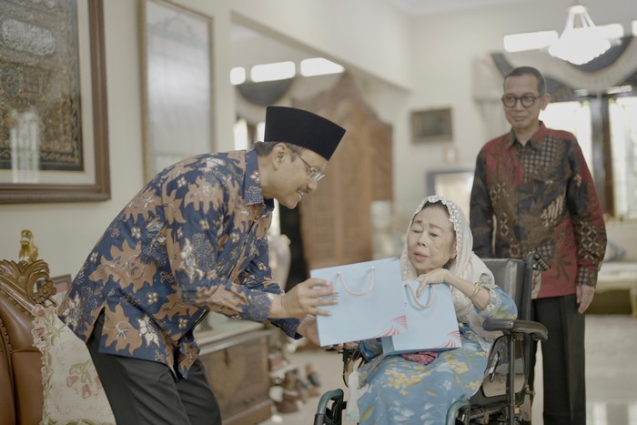 **Mensos Antar Langsung Undangan HUT ke-80 RI ke Istri Gus Dur, Simbol Reuni Generasi Kemerdekaan**