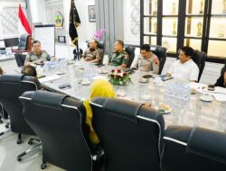 **”Ahmad Luthfi Pastikan Pati Kondusif, Tim Pemprov Dikerahkan Bantu Layanan”**