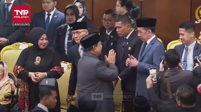 2 Jempol dari Jokowi untuk Prabowo, Setelah Pidato Kenegaraan: Tanda Perubahan Politik?
