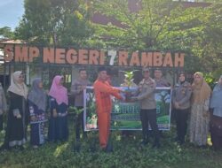 Tanam Pohon, Bantu Polisi! Siswa dan Guru SMP di Rohul Aksi Nyata Dukung Green Policing Riau