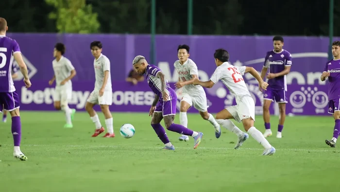 Fiorentina Gagal Membela Kejayaan, Tim Mahasiswa Jepang Rebut Kemenangan dalam Laga Uji Coba yang Mengejutkan