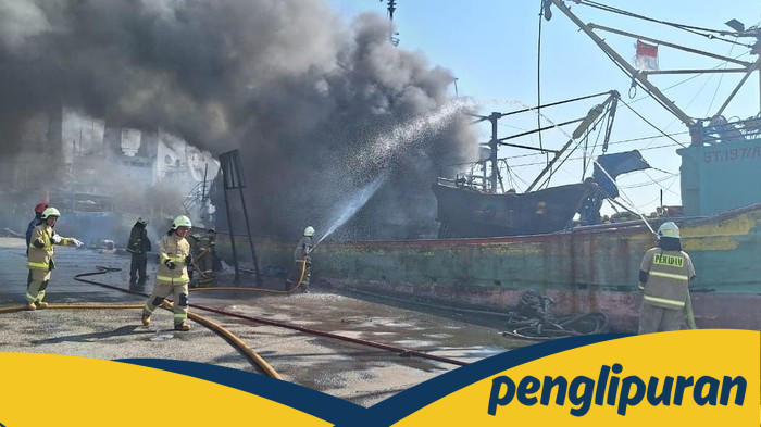 Kebakaran Hebat di Muara Baru: 4 Kapal Nelayan Hangus, Penyebab Mysterius