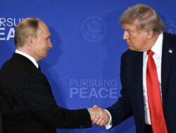 **Putin Menawarkan Kunjungan ke Moskow Usai Pertemuan 3 Jam dengan Trump**