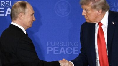**Putin Menawarkan Kunjungan ke Moskow Usai Pertemuan 3 Jam dengan Trump**