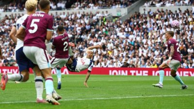 “Tottenham Hotspur Dominasi Burnley: Richarlison Cetak Dua Gol, Menang 3-0 di Premier League 2025/2026”