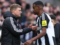 Eddie Howe Berharap Konflik Alexander Isak dan Newcastle United Segera Selesai